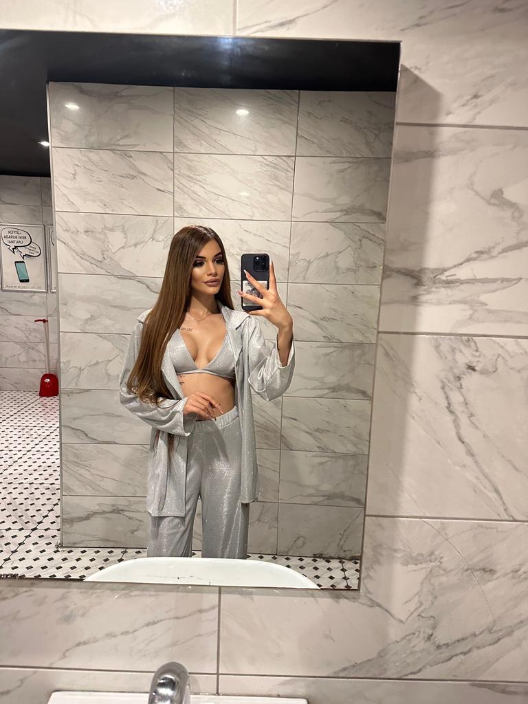 Burcu İncirli Escort Fotoğraf 3